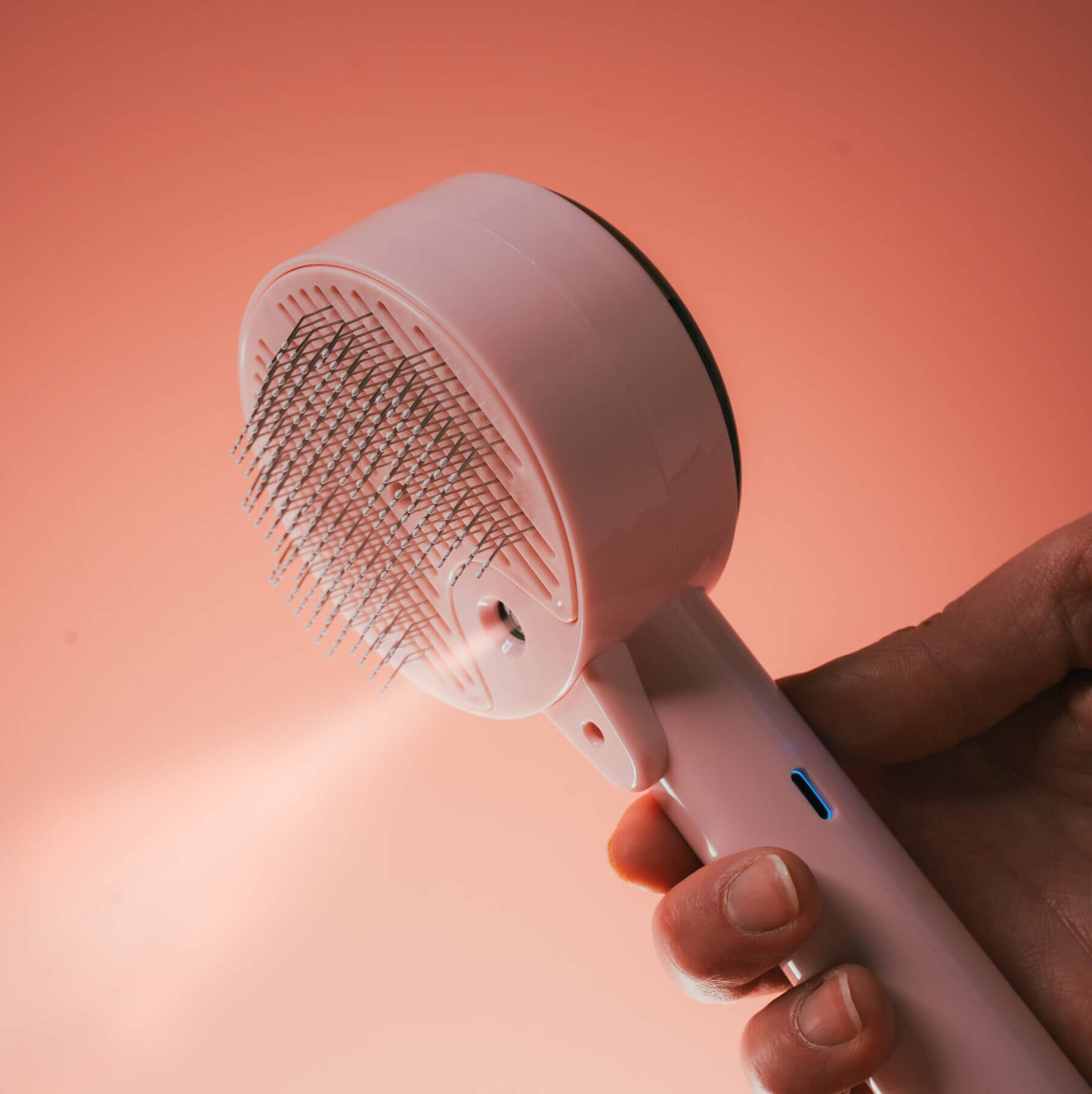 Intense Groom Brush mit Sprühfunktion